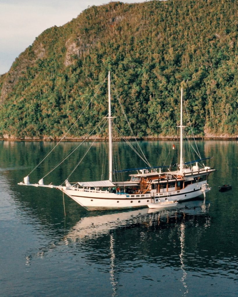 Teman — Premium Phinisi charter in Raja Ampat