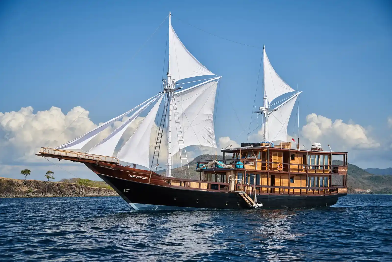 The Oracle — Luxury Yacht (phinisi) in Raja Ampat
