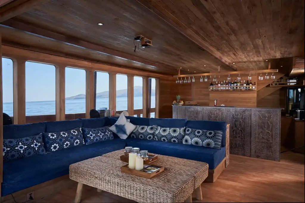 The Oracle — charter yacht in Raja Ampat