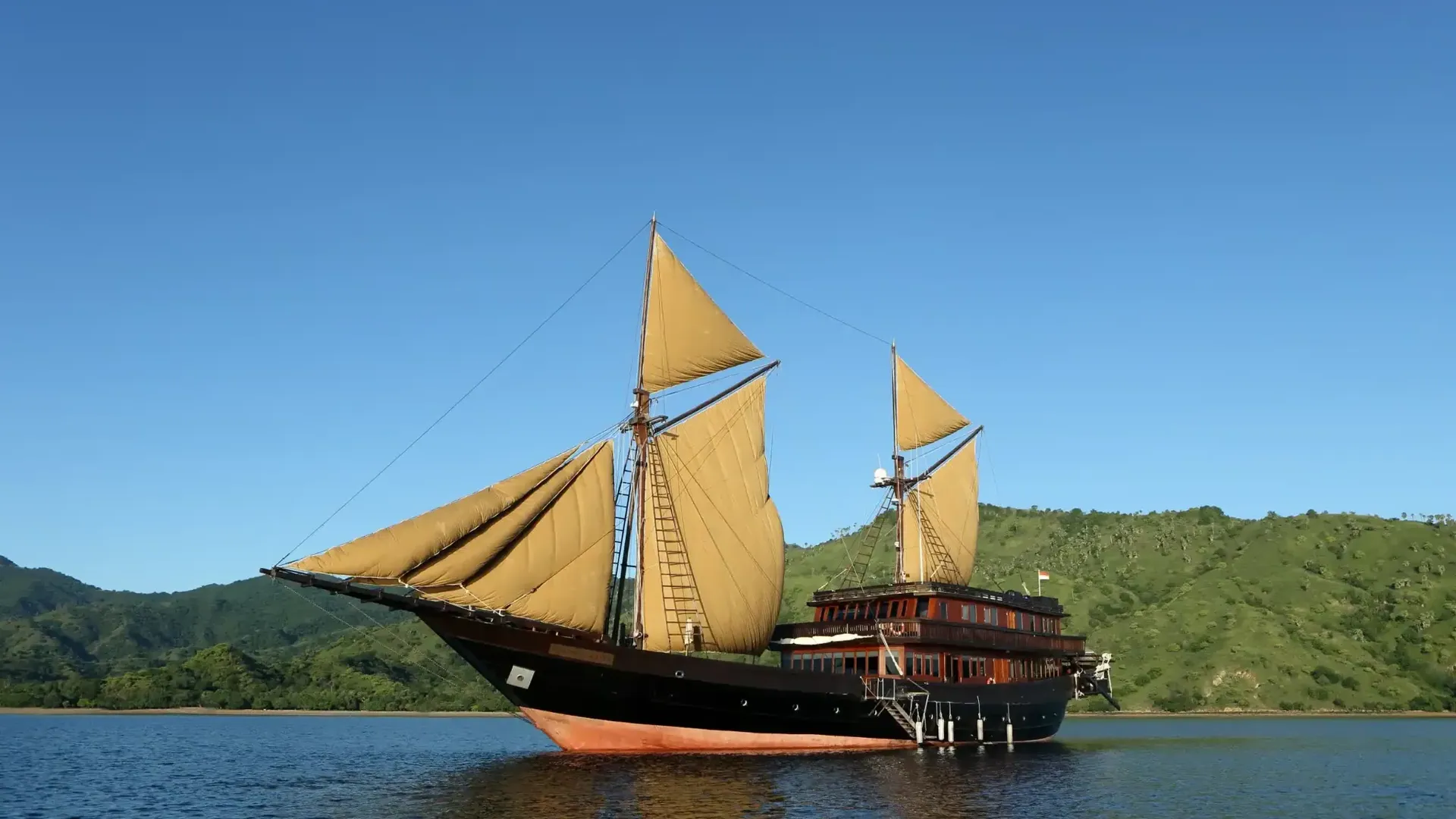 Alila Purnama — Luxury Phinisi in Raja Ampat