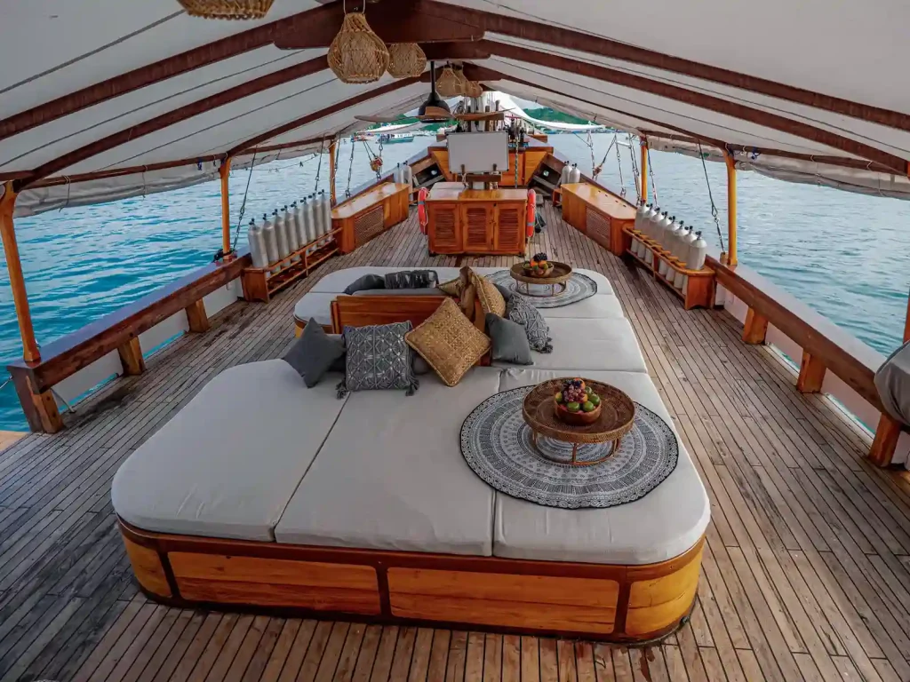 Anne Bonny — charter yacht in Raja Ampat