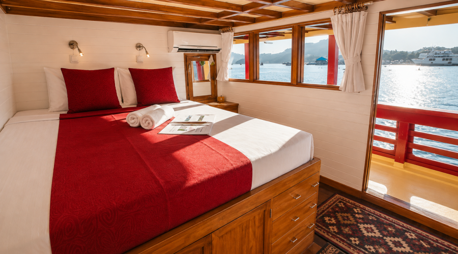 Seven Seas — Luxury Buginese Schooner charter in Raja Ampat