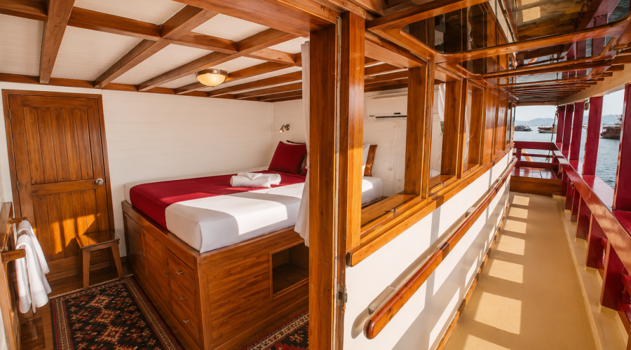 Seven Seas — Luxury Buginese Schooner charter in Raja Ampat