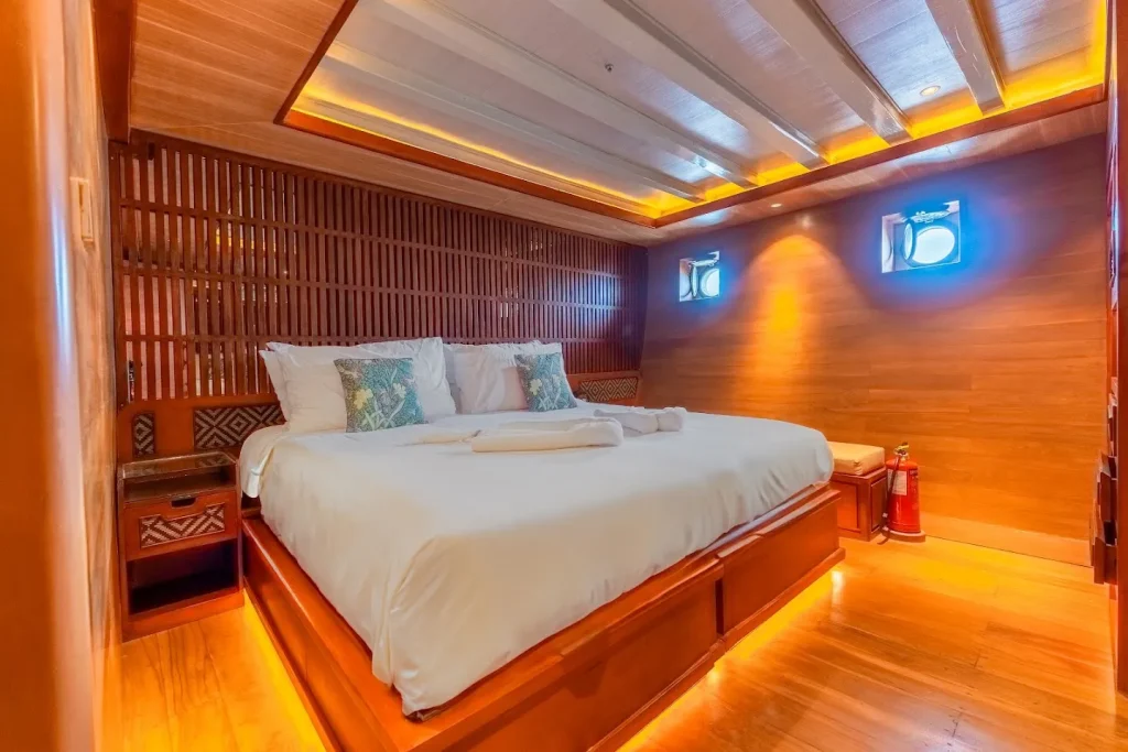 Lower Cabin Twin