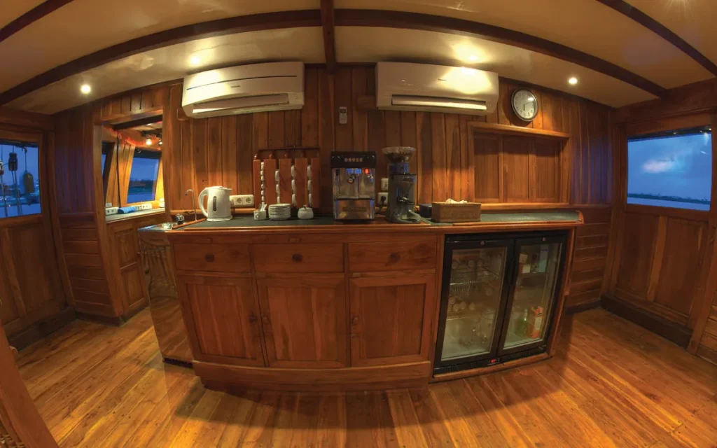 Damai I — charter yacht in Raja Ampat