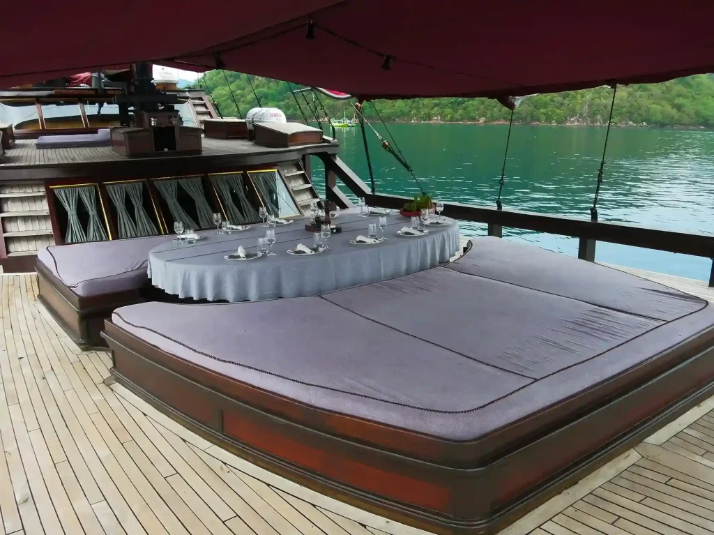 Manta Mae — charter yacht in Raja Ampat