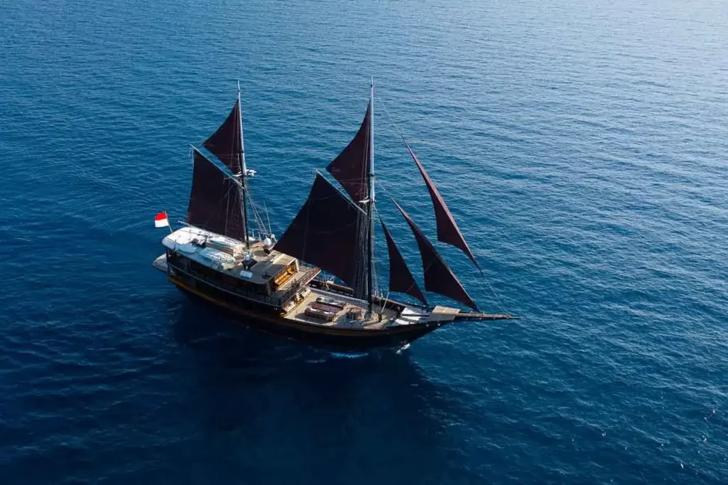 Dunia Baru — charter yacht in Raja Ampat