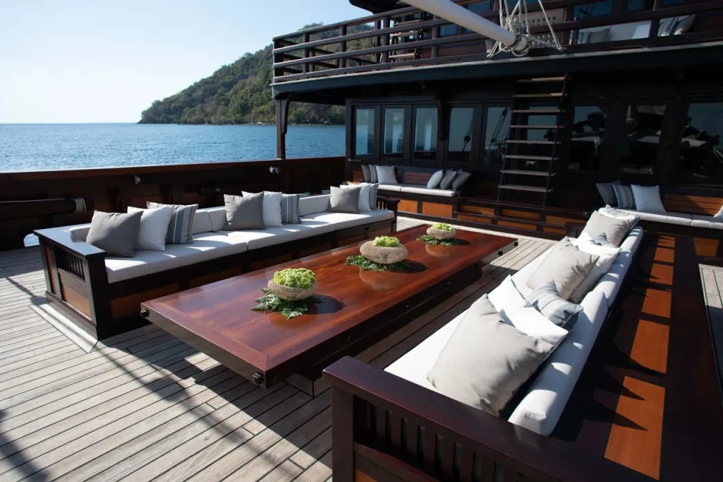Dunia Baru — charter yacht in Raja Ampat