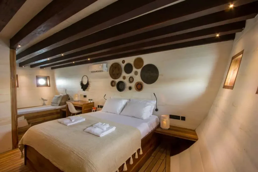Fenides — charter yacht in Raja Ampat