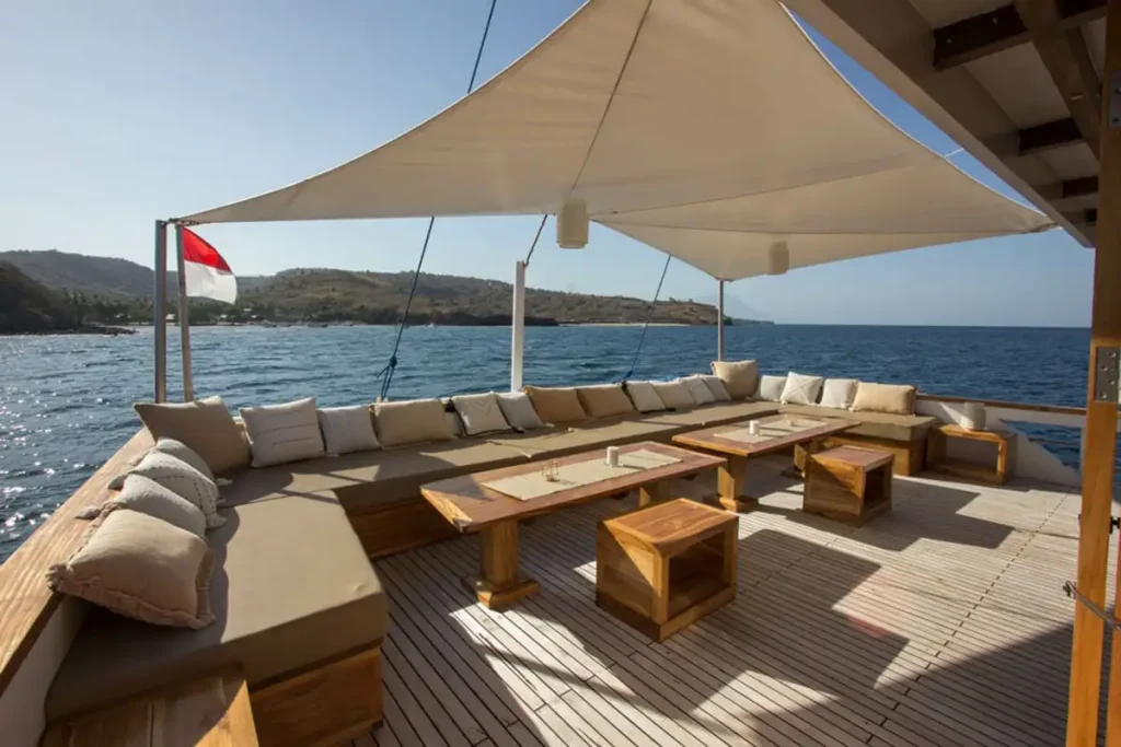 Fenides — charter yacht in Raja Ampat