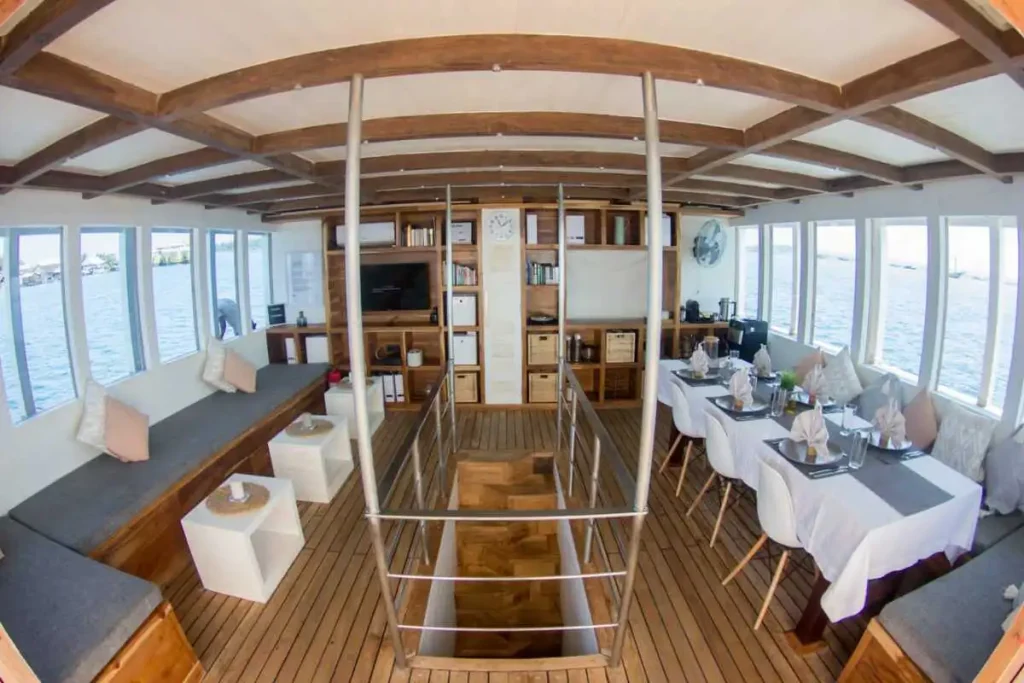 Fenides — charter yacht in Raja Ampat