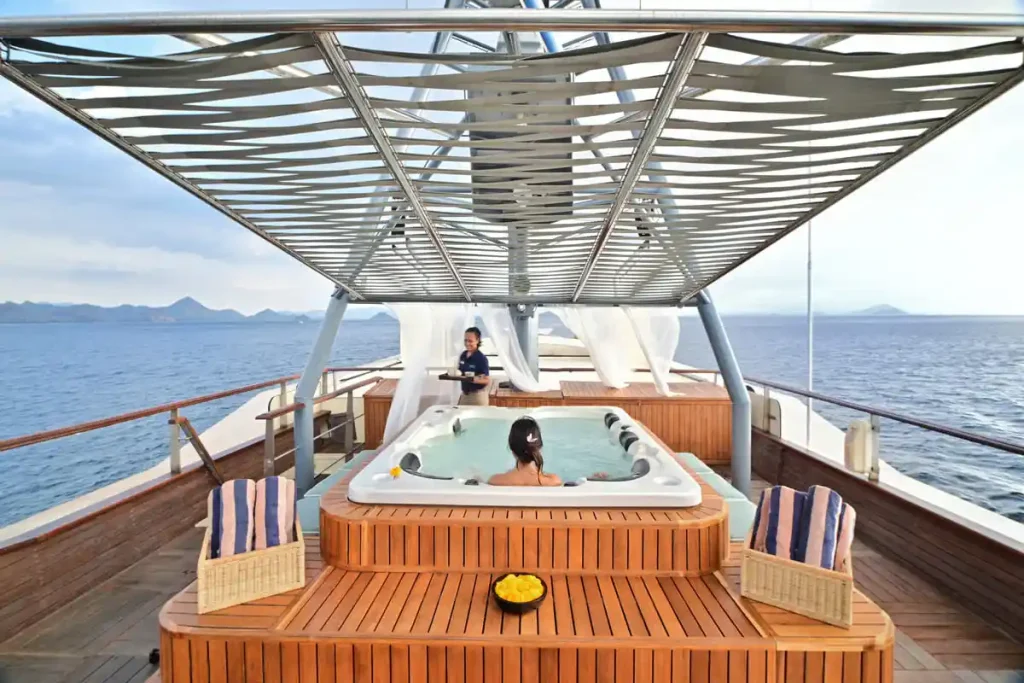Kudanil Explorer — charter yacht in Raja Ampat