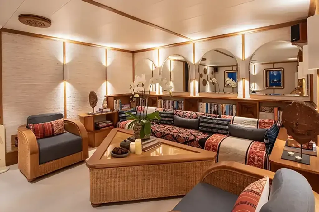 Kudanil Explorer — charter yacht in Raja Ampat