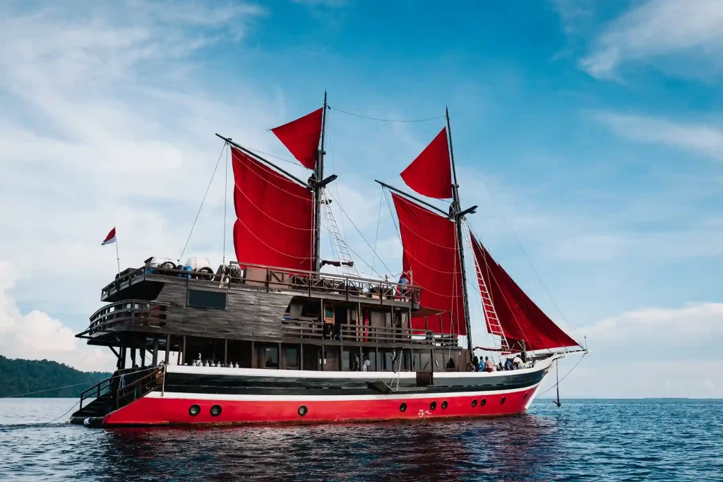 La Galigo — charter yacht in Raja Ampat