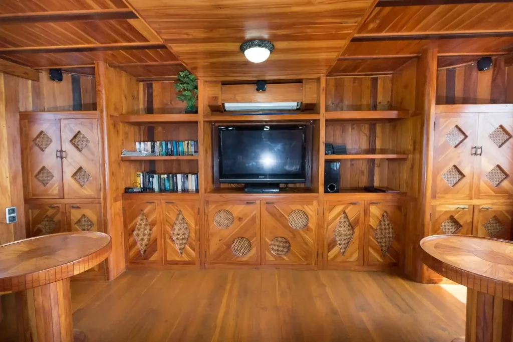 La Galigo — charter yacht in Raja Ampat