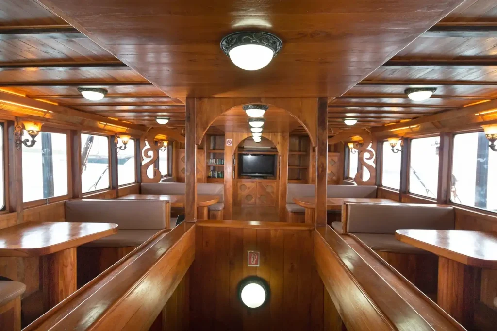 La Galigo — charter yacht in Raja Ampat