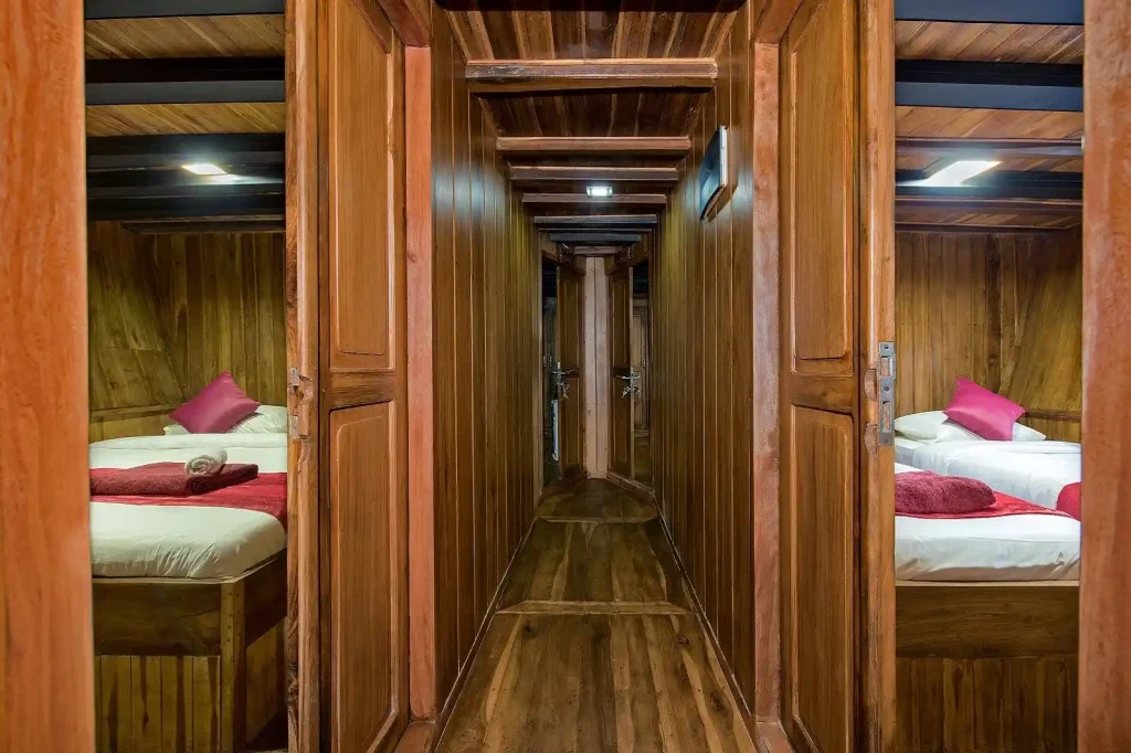 La Galigo — charter yacht in Raja Ampat