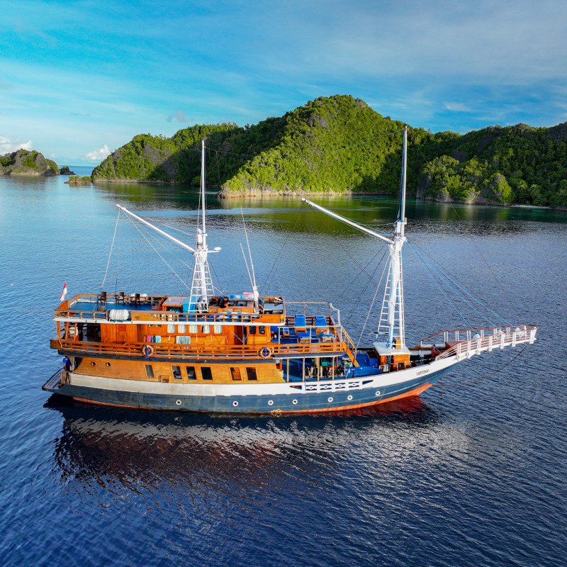 Lady Denok — Premium Phinisi charter in Raja Ampat