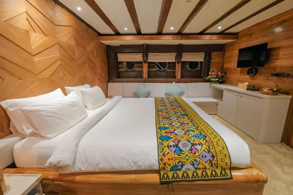 Cabin 3 (Dolphin)