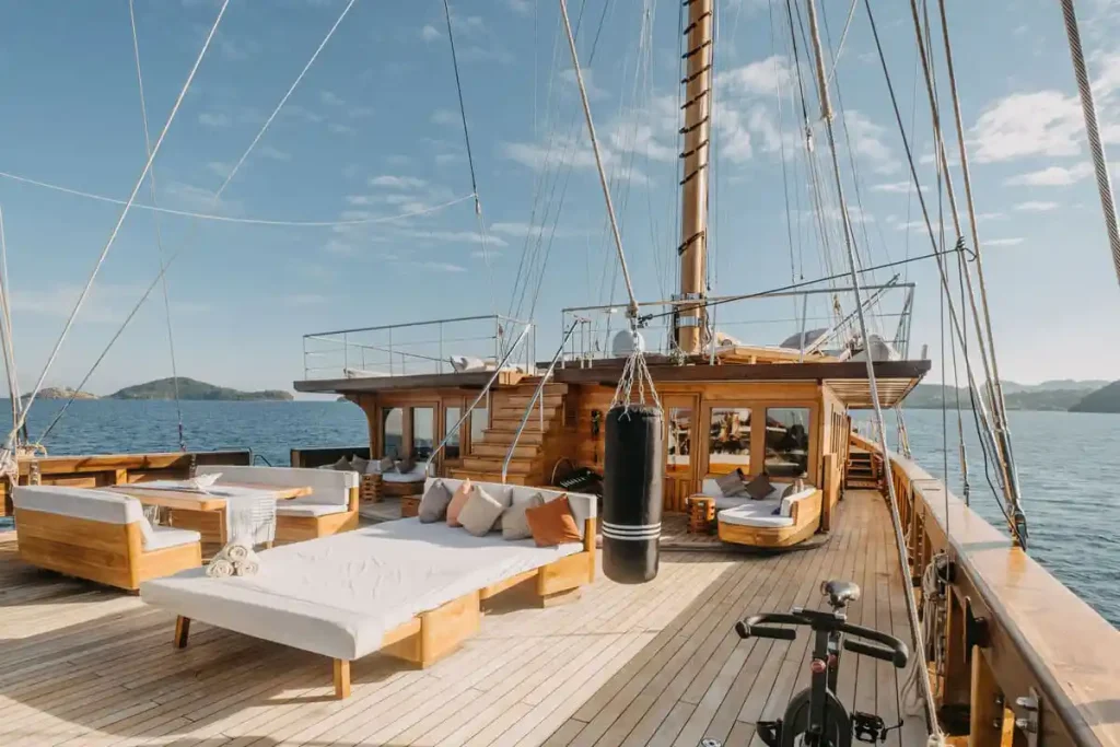 LAMIMA — charter yacht in Raja Ampat
