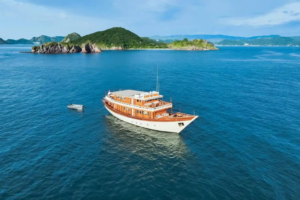 Mischief — charter yacht in Raja Ampat