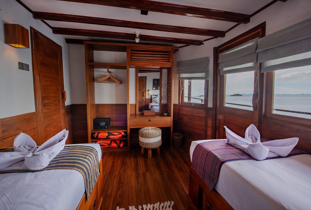 Malaillo — Premium Phinisi charter in Raja Ampat