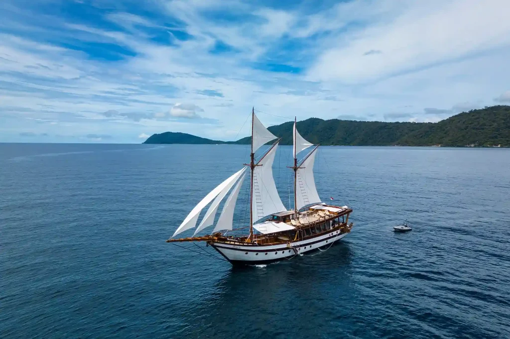 Majik — charter yacht in Raja Ampat