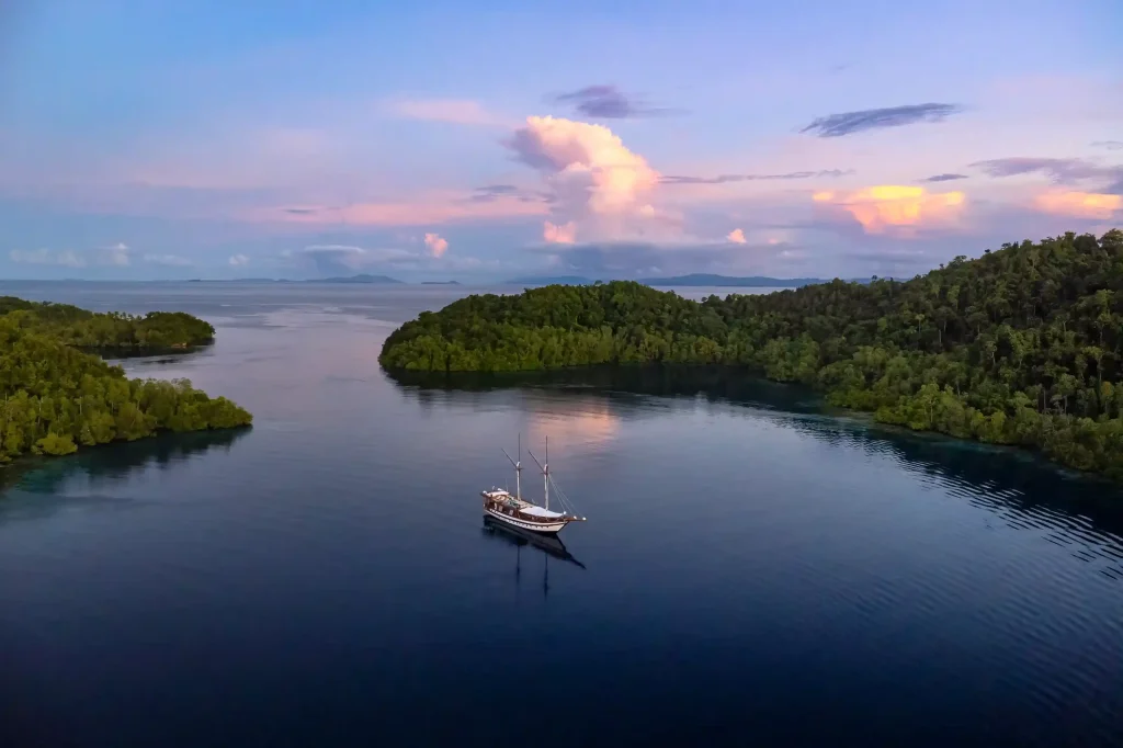 Majik — charter yacht in Raja Ampat