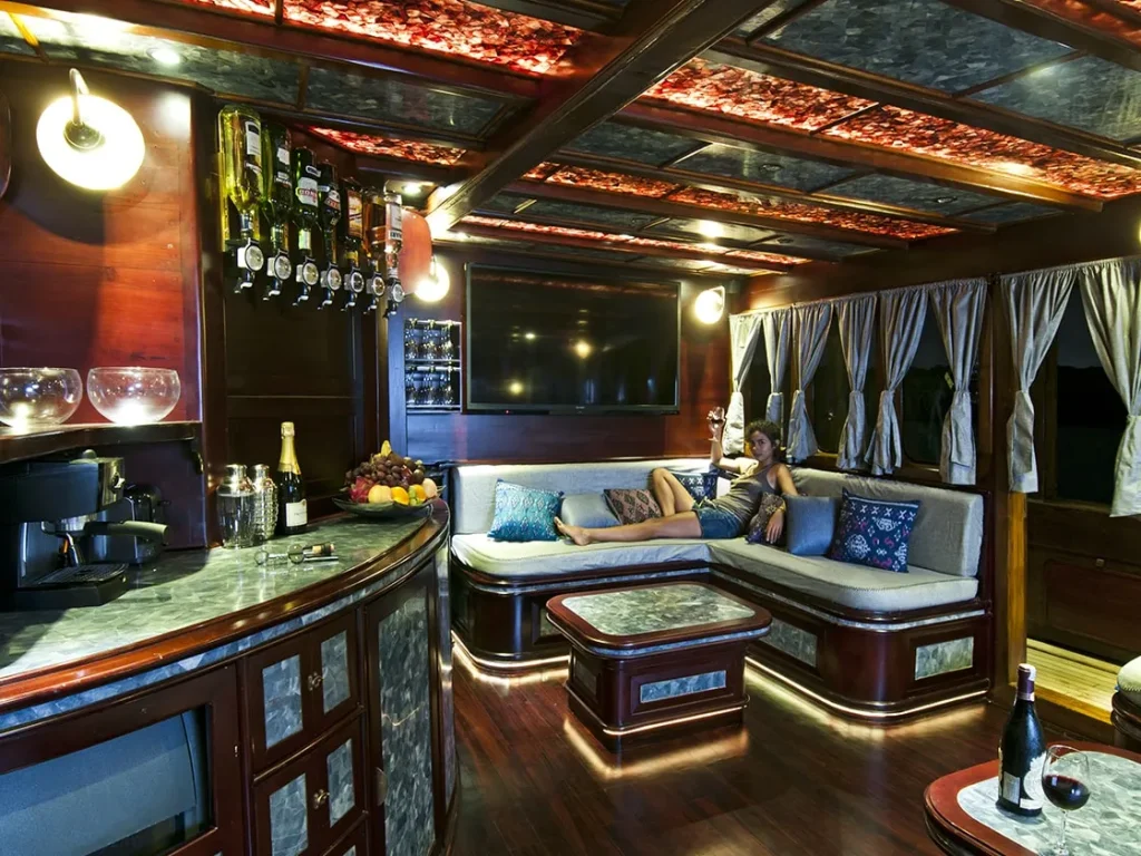 Manta Mae — charter yacht in Raja Ampat