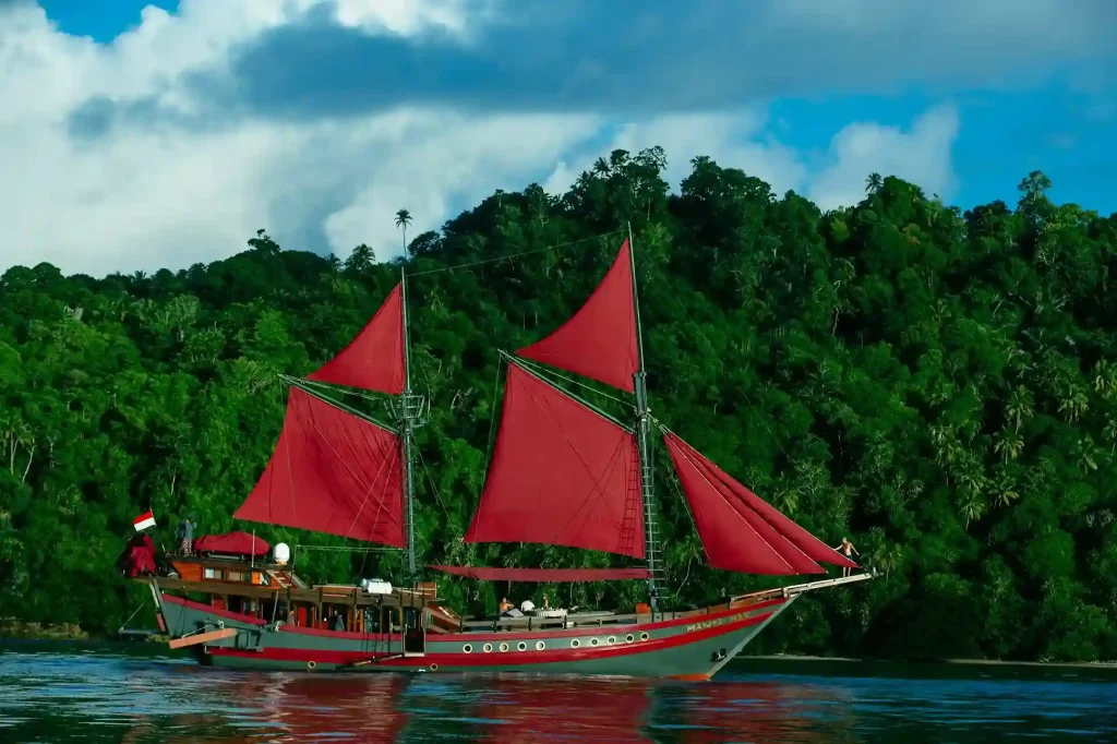 Manta Mae — charter yacht in Raja Ampat