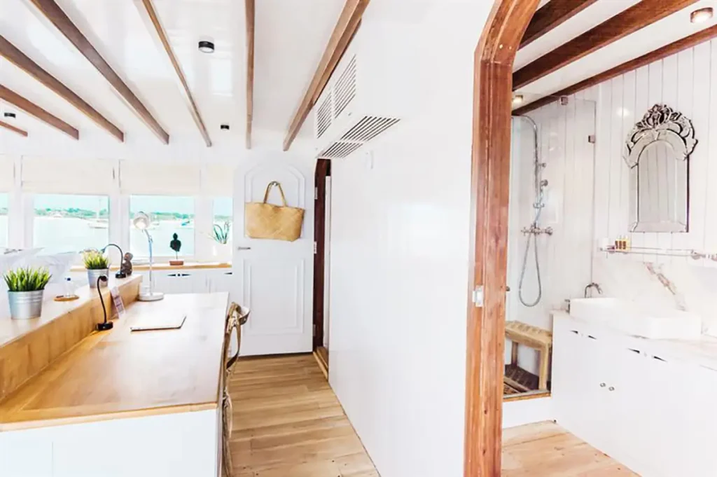 Mischief — charter yacht in Raja Ampat