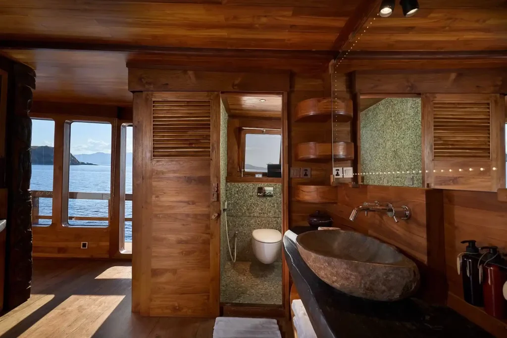 The Oracle — charter yacht in Raja Ampat