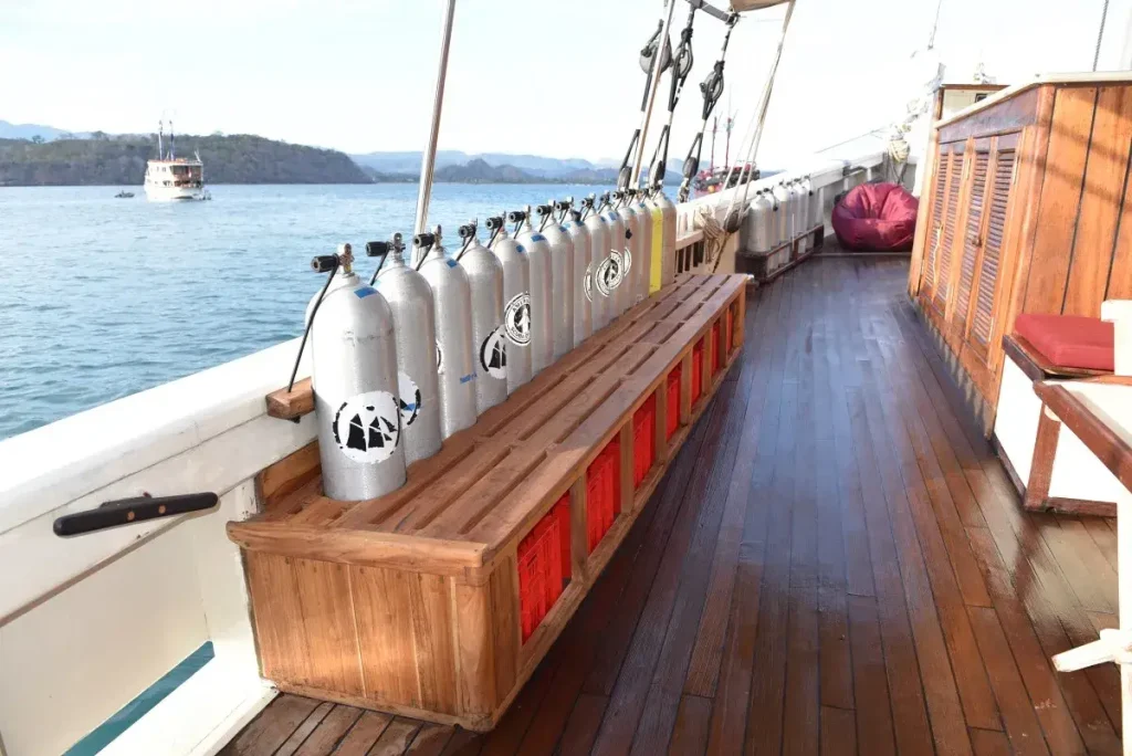 Emperor Raja Laut — charter yacht in Raja Ampat