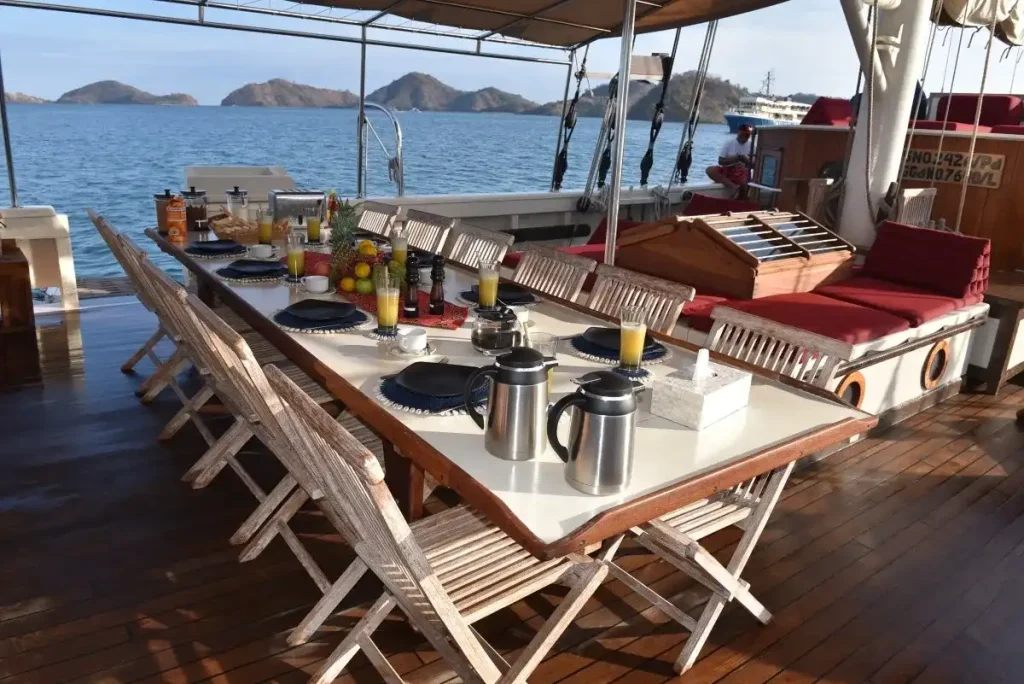 Emperor Raja Laut — charter yacht in Raja Ampat