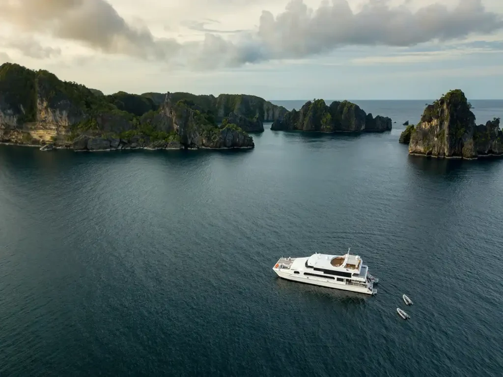 Solitude Adventurer — charter yacht in Raja Ampat