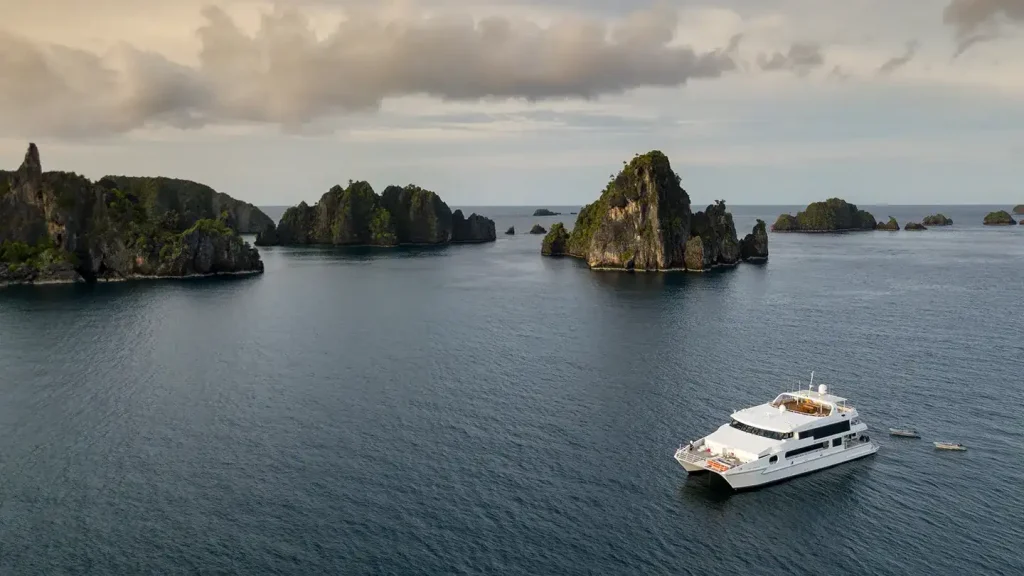 Solitude Adventurer — charter yacht in Raja Ampat