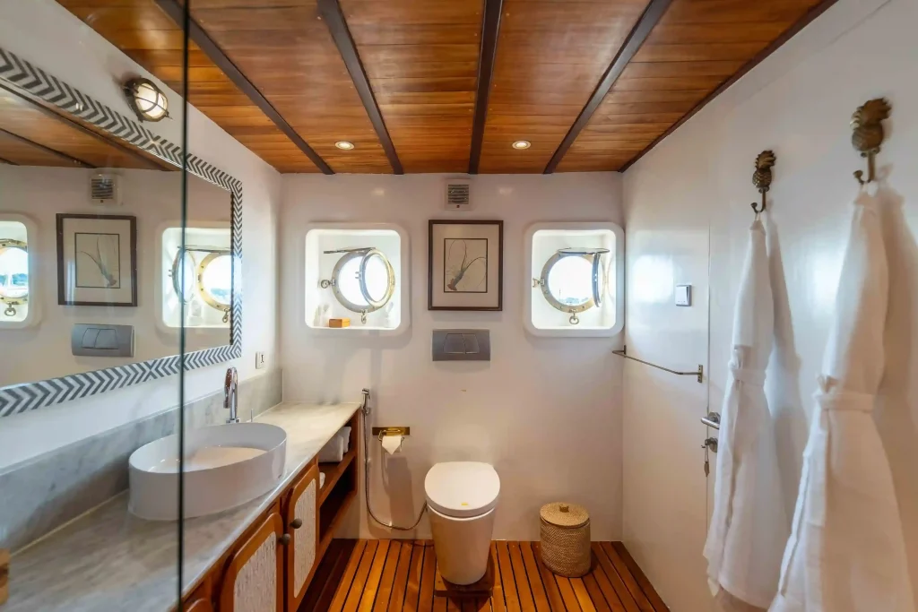 Rascal — charter yacht in Raja Ampat