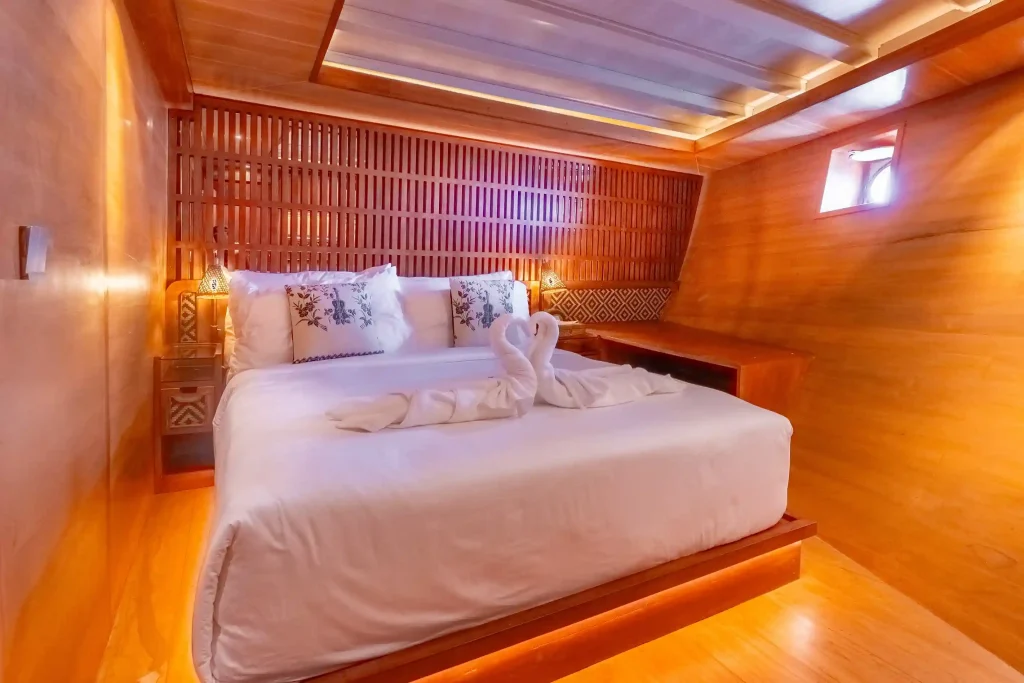 Lower Cabin Double