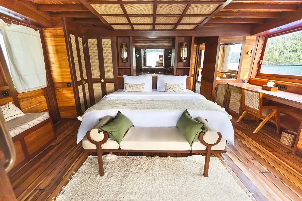 Senja — charter yacht in Raja Ampat