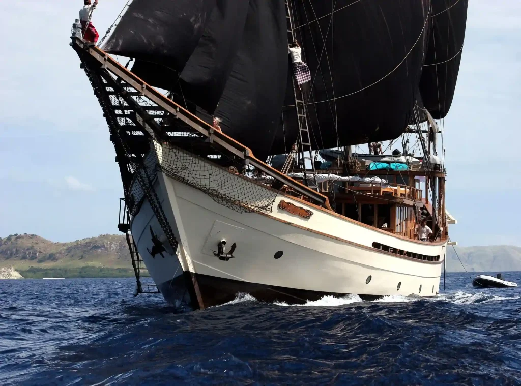 Silolona — charter yacht in Raja Ampat