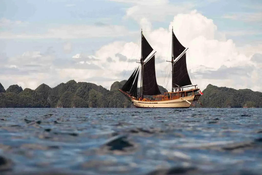 Silolona — charter yacht in Raja Ampat
