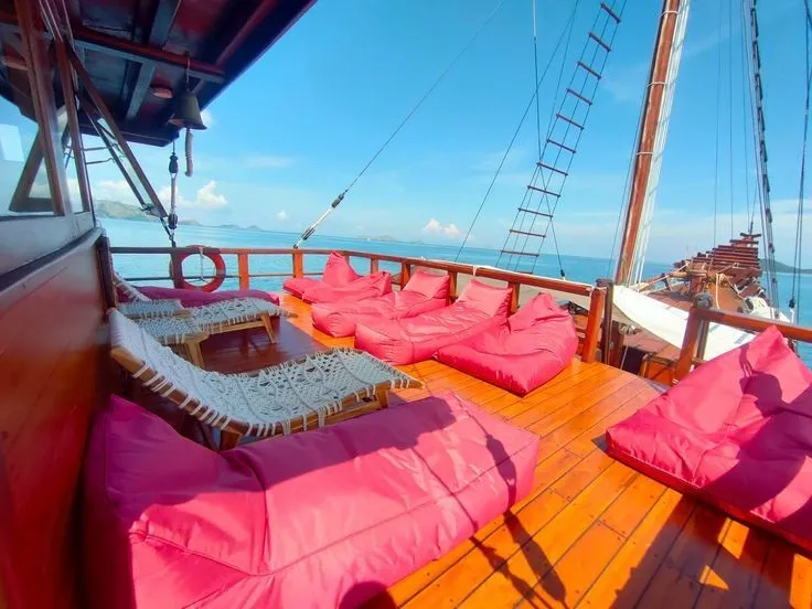 Supraba — charter yacht in Raja Ampat