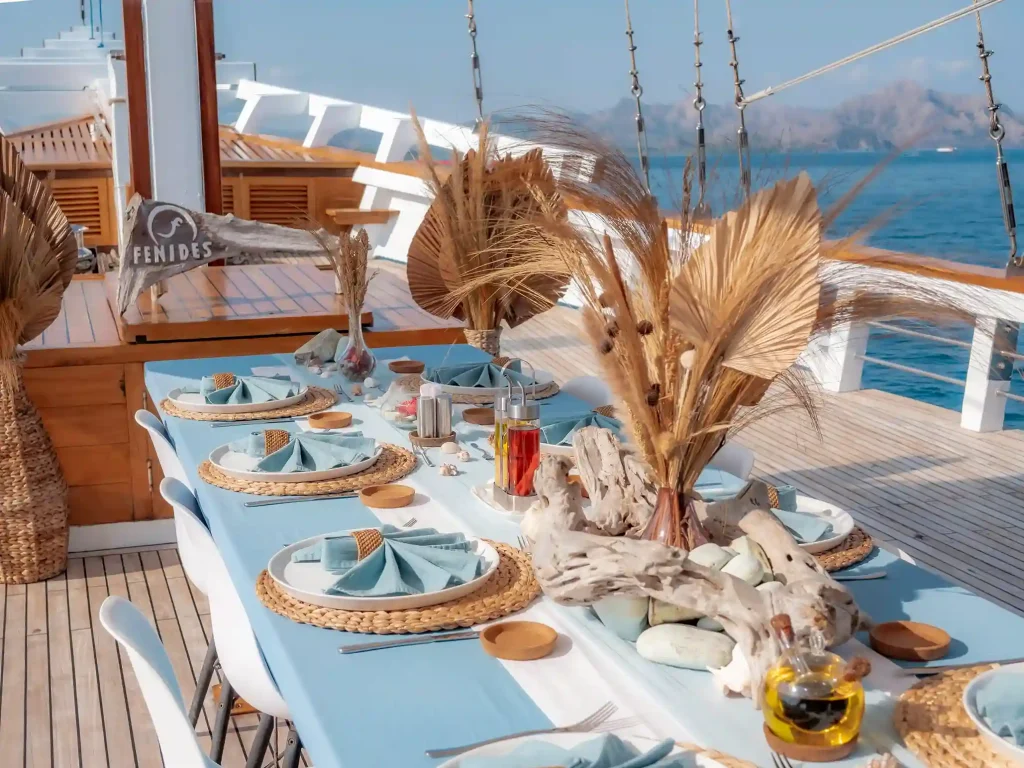 Fenides — charter yacht in Raja Ampat