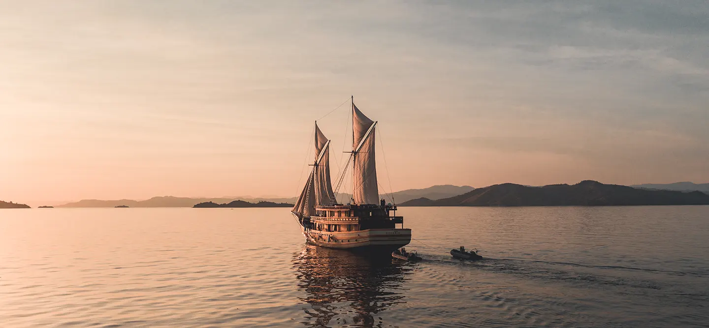 The Maj Oceanic — Superyacht Traditional Phinisi in Raja Ampat