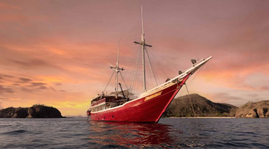 Seven Seas — Luxury Buginese Schooner charter in Raja Ampat