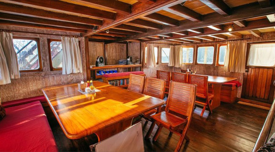 Seven Seas — Luxury Buginese Schooner charter in Raja Ampat