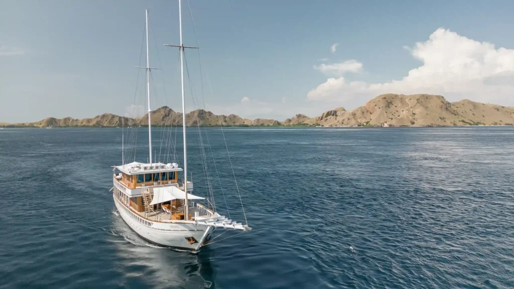 Fenides — charter yacht in Raja Ampat