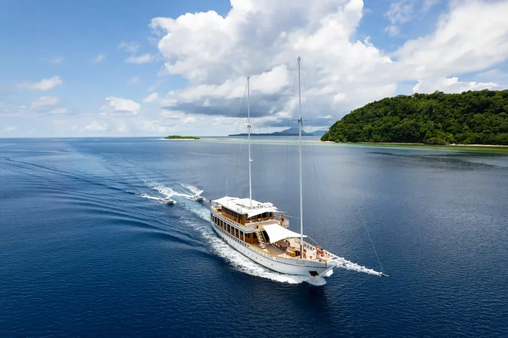 Fenides — charter yacht in Raja Ampat
