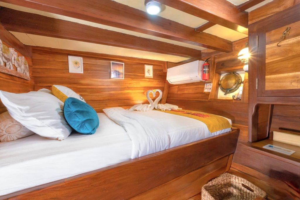 Supraba — Luxury Phinisi charter in Raja Ampat