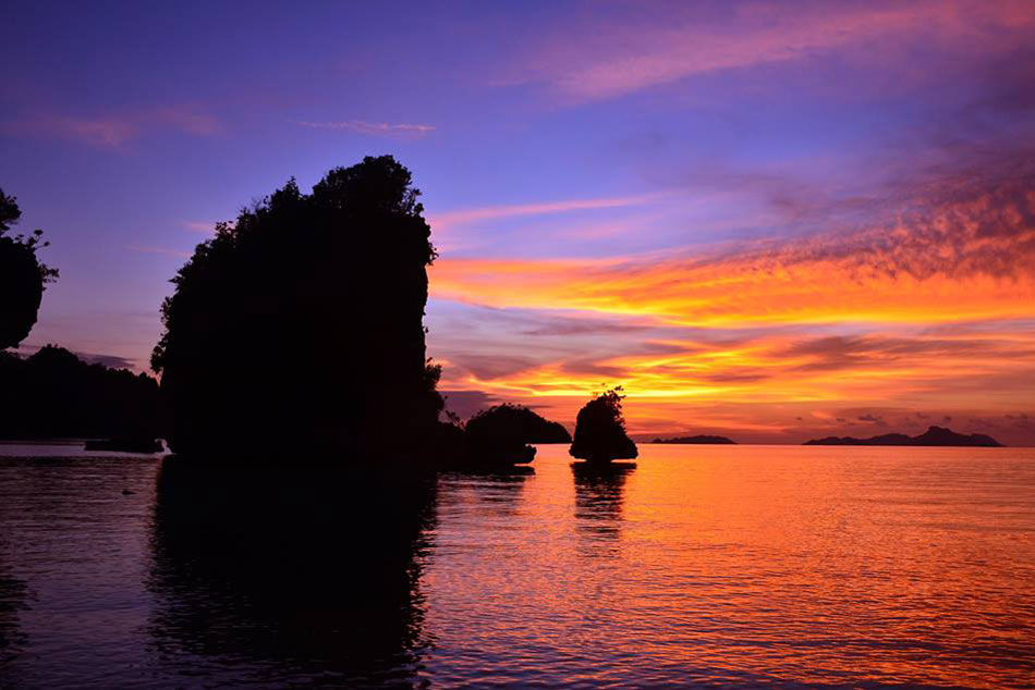 Akomo Isseki — Smart Dive Phinisi charter in Raja Ampat